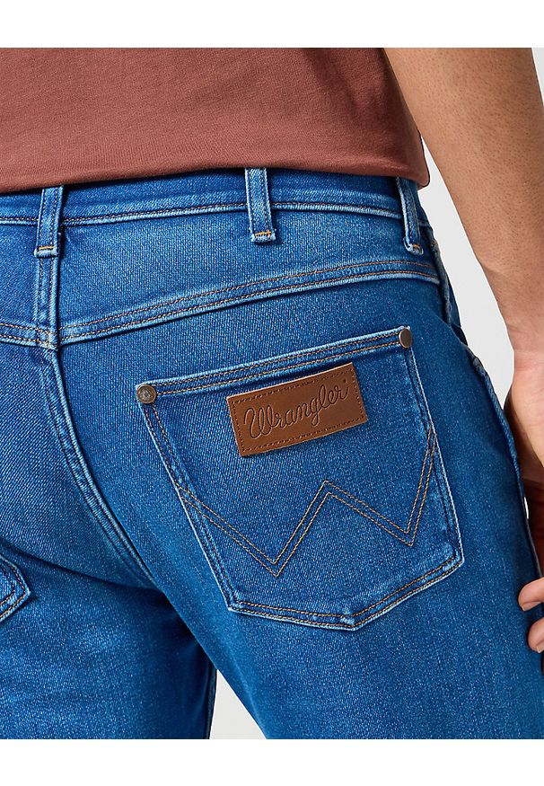 Wrangler - WRANGLER MĘSKIE SPODNIE JEANSOWE GREENSBORO AZURE SKY 112358222 W15Q017440
