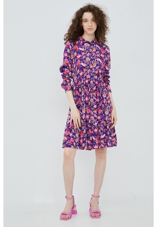 Vero Moda sukienka kolor granatowy mini rozkloszowana. Kolor: niebieski. Materiał: wiskoza, materiał, tkanina. Typ sukienki: rozkloszowane. Długość: mini