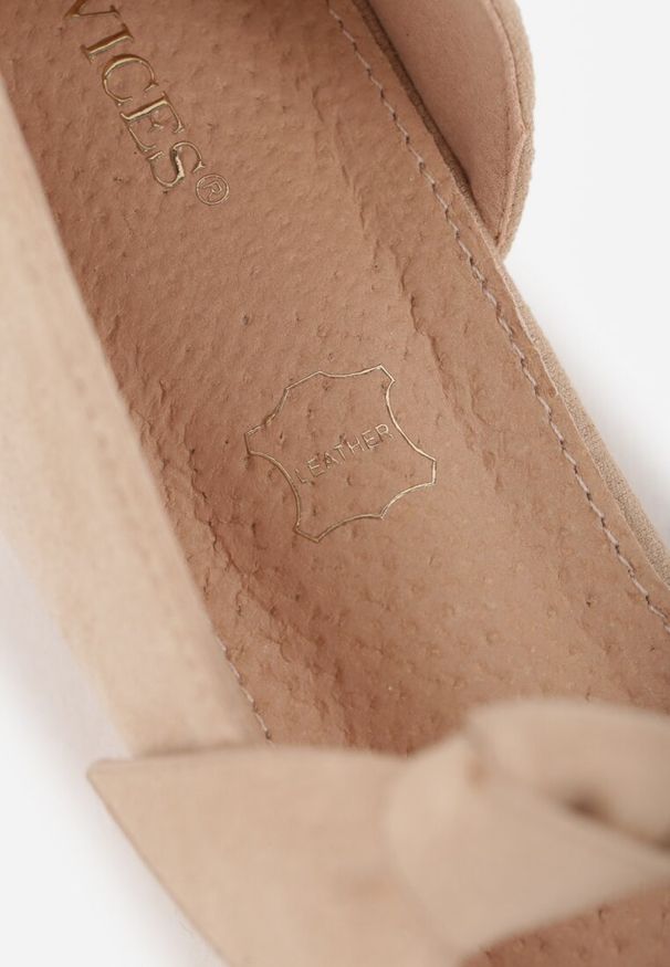 Renee - Beżowe Czółenka Vices na Płaskiej Podeszwie ze Skórzaną Wkładką z Supełkiem Liliarine. Okazja: na co dzień, na spotkanie biznesowe, do pracy. Kolor: beżowy. Materiał: skóra. Obcas: na płaskiej podeszwie. Styl: casual, biznesowy, elegancki, klasyczny