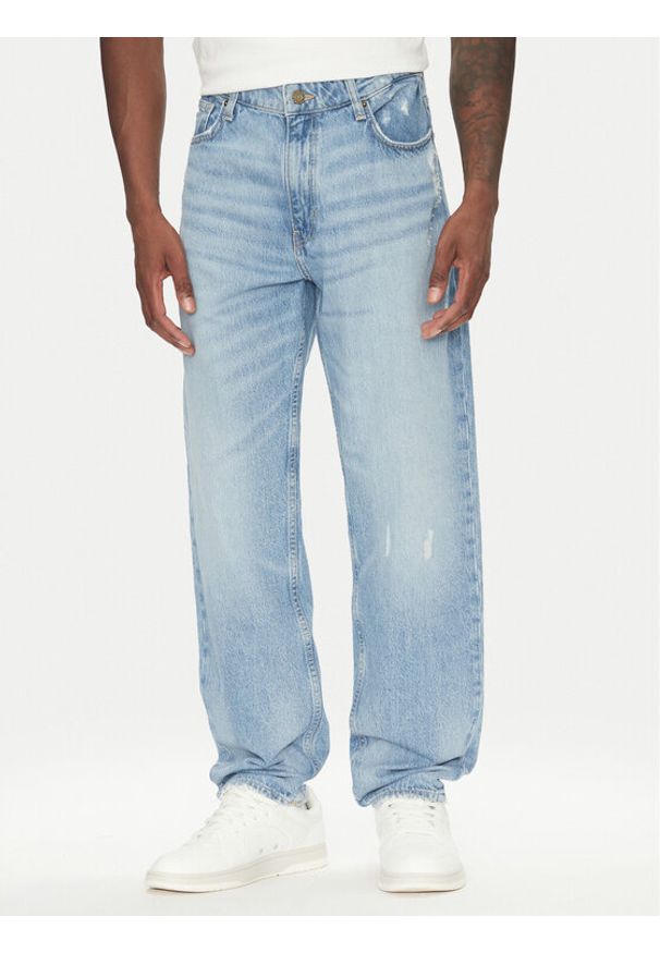 Guess Jeans Jeansy M5YA90 D5R2A Niebieski Relaxed Fit. Kolor: niebieski