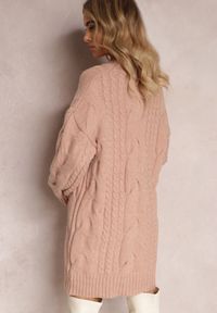 Renee - Ciemnoróżowy Długi Sweter o Luźnym Kroju z Warkoczykowym Splotem Penerria. Kolor: różowy. Długość: długie. Wzór: ze splotem #4