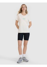 4f - 4F T-shirt regular z nadrukiem damski - biały S. Okazja: na co dzień. Kolor: biały. Materiał: bawełna, jersey, dzianina, materiał. Długość rękawa: krótki rękaw. Długość: krótkie. Wzór: nadruk. Styl: sportowy, casual, klasyczny