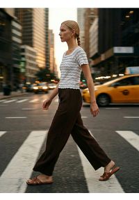 Sinsay - Swetrowa bluzka z krótkim rękawem i wiskozą - wielobarwny. Materiał: wiskoza. Długość rękawa: krótki rękaw. Długość: krótkie #1