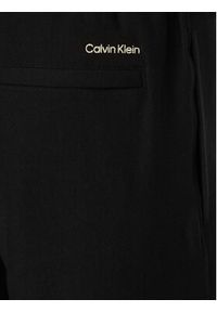 Calvin Klein Jeans Spodnie dresowe LV04RF249G Czarny Regular Fit. Kolor: czarny. Materiał: bawełna #3