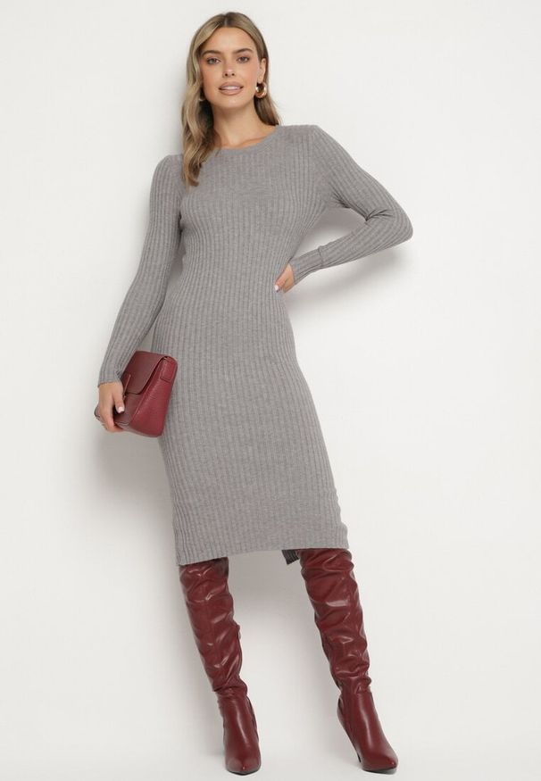 Born2be - Szara Sukienka Sweterkowa Dopasowana w Prążki z Wełną i Kaszmirem Daiantha. Kolor: szary. Materiał: kaszmir, wełna. Długość rękawa: długi rękaw. Wzór: prążki. Styl: klasyczny