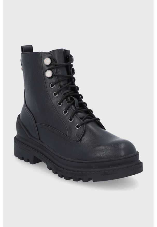 U.S. Polo Assn. Botki damskie kolor czarny na płaskim obcasie. Nosek buta: okrągły. Kolor: czarny. Obcas: na obcasie. Wysokość obcasa: niski