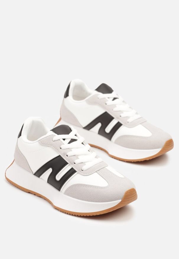Born2be - Biało-Czarne Sneakersy z Geometrycznym Wzorem Avisella. Okazja: na co dzień. Kolor: biały. Materiał: jeans. Wzór: geometria