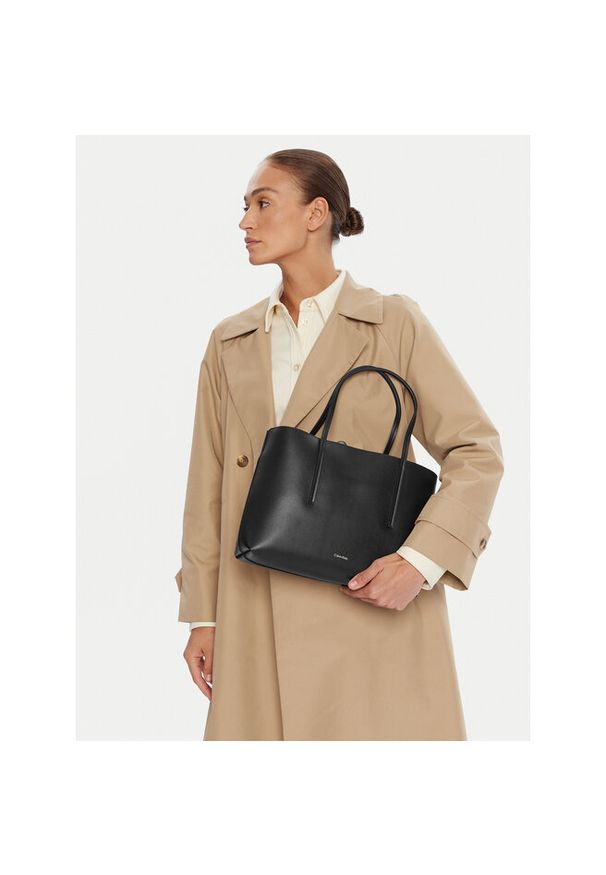 Torebka Calvin Klein. Kolor: czarny