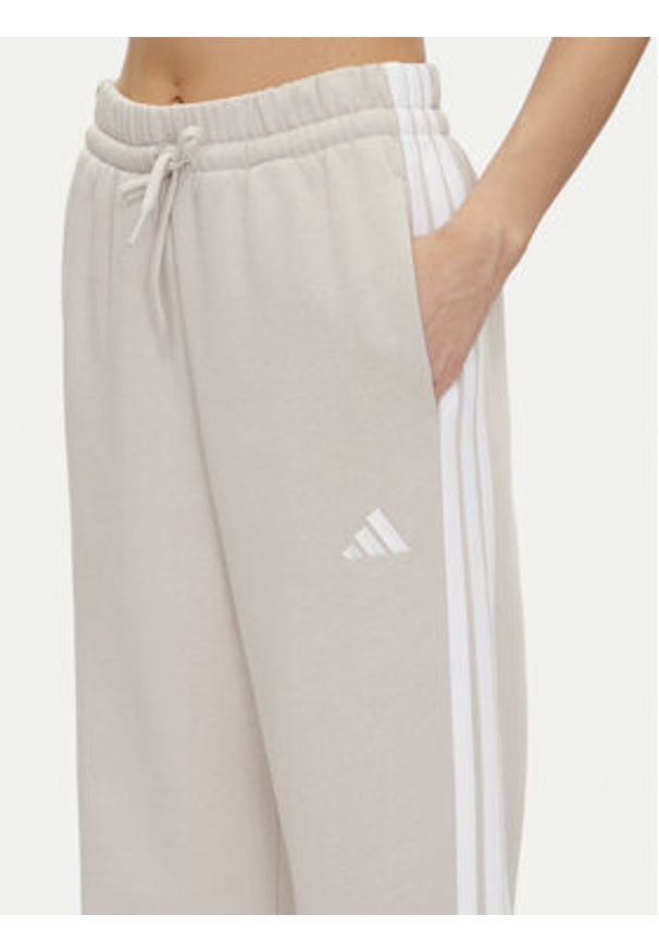 Adidas - adidas Spodnie dresowe Essentials 3-Stripes JW9215 Beżowy Regular Fit. Kolor: beżowy. Materiał: bawełna