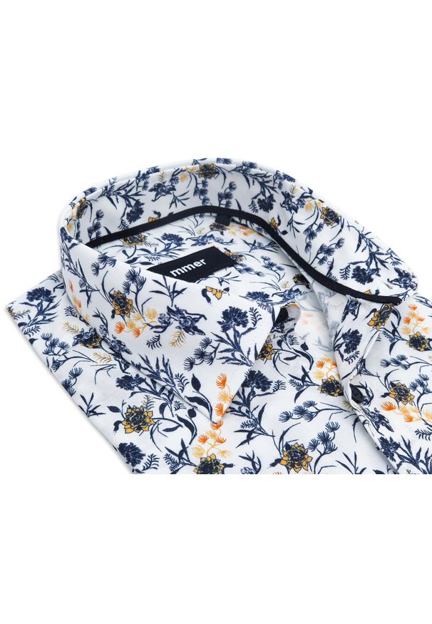 Mmer / Villaro - Koszule męskie - Biała koszula męska w pomarańczowe i granatowe kwiatki F061. Kolor: biały, wielokolorowy, niebieski, pomarańczowy. Materiał: bawełna, elastan, tkanina. Długość: długie. Wzór: kwiaty