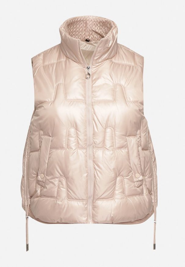 Born2be - Jasnobeżowa Kamizelka Pikowana z Wysokim Kołnierzem i Kieszeniami Irinae. Okazja: na co dzień, na spotkanie biznesowe. Kolor: beżowy. Materiał: jeans, tkanina. Styl: biznesowy, casual