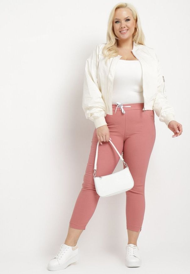 Born2be - Ciemnoróżowe Spodnie High Waist z Troczkiem w Pasie Istmena. Okazja: na spotkanie biznesowe, na co dzień. Stan: podwyższony. Kolor: różowy. Styl: biznesowy, elegancki, casual