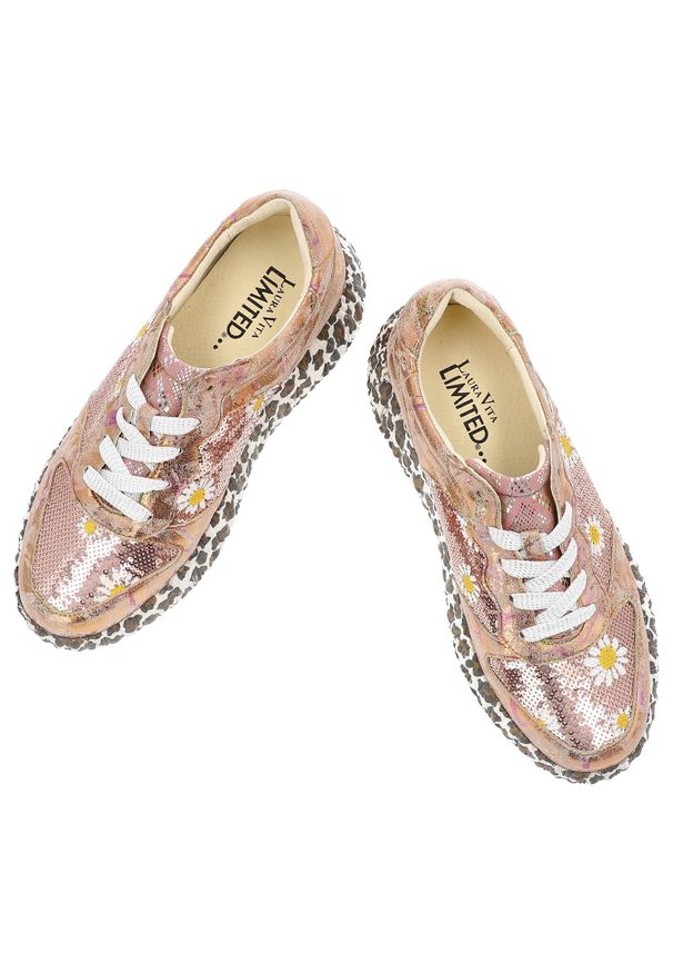 Różowe Sneakersy Laura Vita Modne Obuwie Damskie. Zapięcie: sznurówki. Kolor: różowy. Szerokość cholewki: normalna. Wzór: motyw zwierzęcy, kwiaty, nadruk. Styl: klasyczny