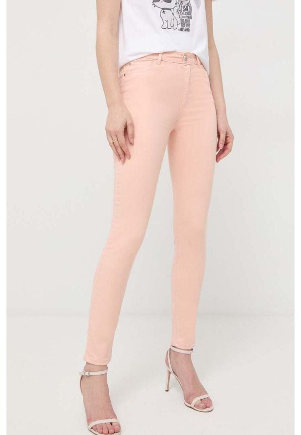 Guess jeansy damskie medium waist. Kolor: różowy. Materiał: jeans