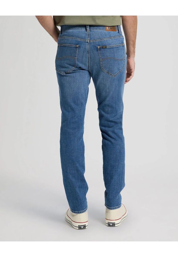 Lee - MESKIE SPODNIE LEE SLIM FIT MVP BLUE PRINT 112376321. Wzór: nadruk