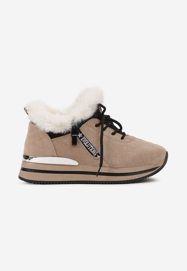 Born2be - Beżowe Płaskie Sneakersy Ozdobione Futerkiem i Napisem Tarvina. Okazja: na co dzień. Zapięcie: sznurówki. Kolor: beżowy. Materiał: futro. Wzór: napisy, aplikacja