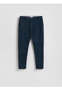 Reserved - Spodnie chino slim fit - granatowy. Kolor: niebieski. Materiał: tkanina, bawełna #1