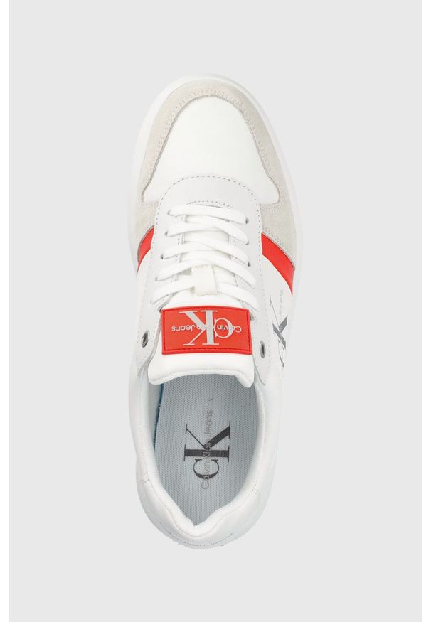 Calvin Klein Jeans sneakersy kolor biały. Nosek buta: okrągły. Zapięcie: sznurówki. Kolor: biały. Materiał: guma