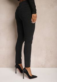 Renee - Czarne Spodnie Skinny High Waist z Gumką w Talii Nitami i Ozdobnymi Guzikami Ciandora. Okazja: na co dzień. Stan: podwyższony. Kolor: czarny. Styl: elegancki, casual #5