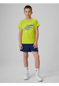 4f - 4F T-shirt loose z nadrukiem chłopięcy - zielony 152 (11-12 lat). Okazja: na co dzień, na uczelnię. Kolor: zielony. Materiał: skóra, dresówka, dzianina, materiał, bawełna. Wzór: nadruk. Sezon: lato. Styl: casual #2