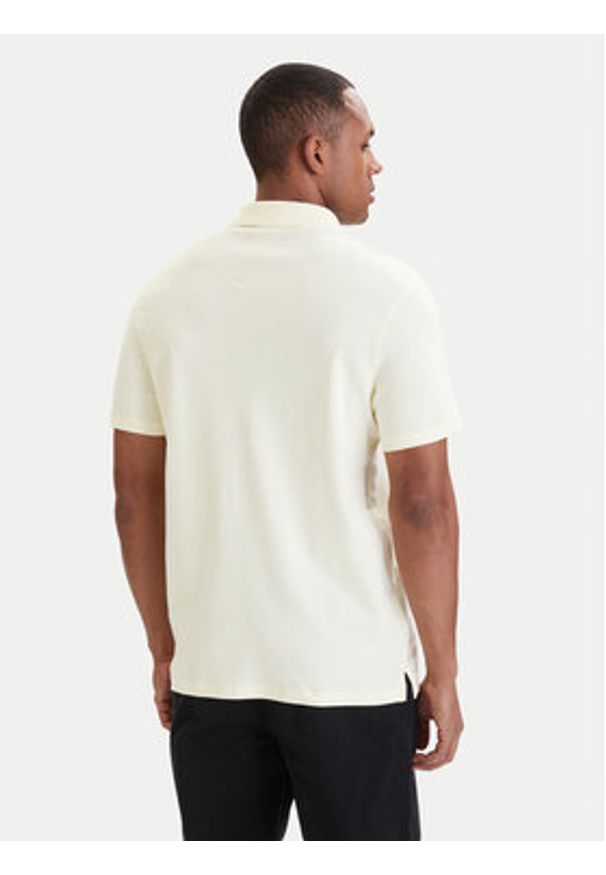 Calvin Klein Polo LV04LB276G Écru Regular Fit. Typ kołnierza: polo. Kolor: kremowy. Materiał: bawełna