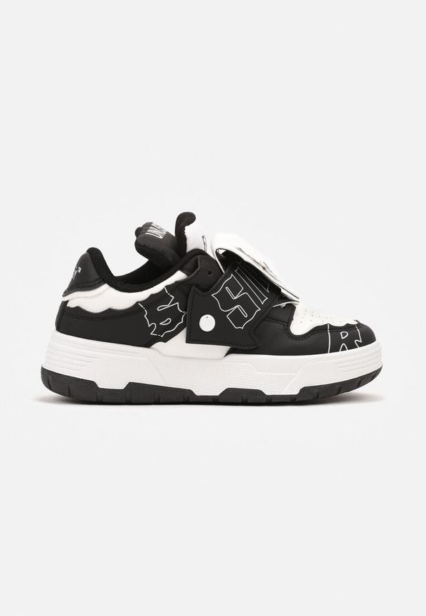 Born2be - Czarno-Białe Płaskie Sznurowane Sneakersy z Napisami Friefra. Nosek buta: okrągły. Zapięcie: sznurówki. Kolor: czarny. Materiał: materiał. Wzór: napisy. Obcas: na obcasie. Wysokość obcasa: niski