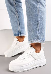 Renee - Białe Sneakersy na Platformie Petala. Kolor: biały. Obcas: na platformie #1