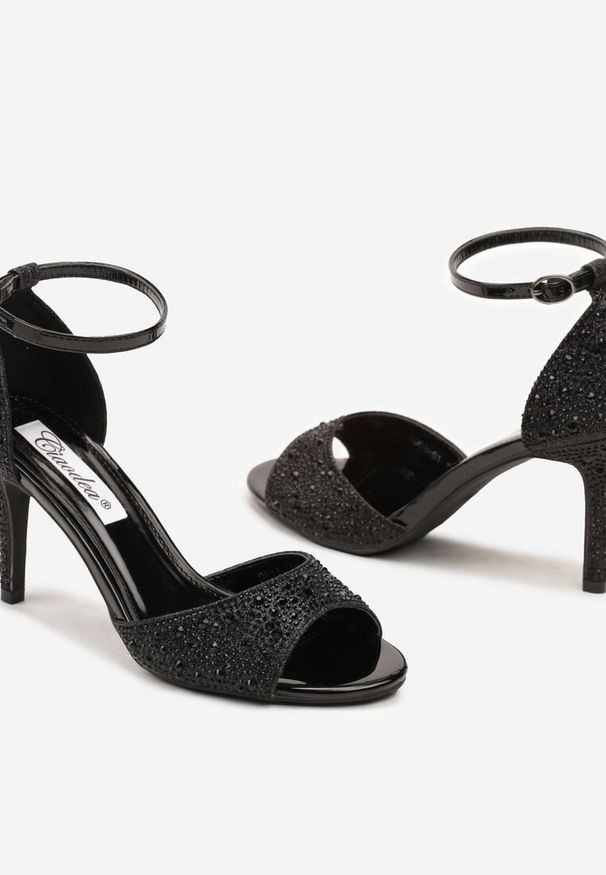 Born2be - Czarne Sandały na Szpilce z Cyrkoniami i Paskiem Wokół Kostki Niasira. Okazja: na co dzień. Zapięcie: pasek. Kolor: czarny. Materiał: jeans. Sezon: wiosna, lato. Obcas: na szpilce. Styl: wizytowy, casual. Wysokość obcasa: średni