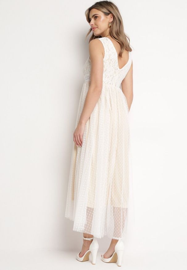 Born2be - Biała Rozkloszowana Sukienka Maxi z Koronkową Górą i Tiulowym Dołem Gelivia. Kolor: biały. Materiał: tiul, koronka. Długość: maxi