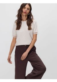 Reserved - Sweter z krótkim rękawem - beżowy. Kolor: beżowy. Materiał: dzianina, wełna. Długość rękawa: krótki rękaw. Długość: krótkie #1