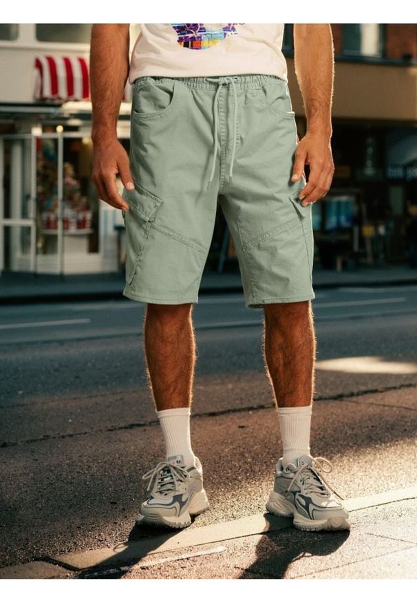 Sinsay - Szorty jeansowe jogger - zielony. Kolor: zielony. Materiał: jeans