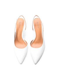 Kazar - Białe czółenka damskie. Zapięcie: pasek. Kolor: biały. Materiał: skóra. Szerokość cholewki: normalna. Wzór: aplikacja. Obcas: na obcasie. Styl: klasyczny. Wysokość obcasa: średni #3