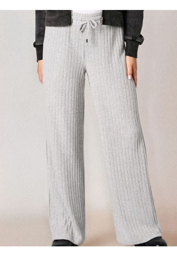 Sinsay - Prążkowane spodnie wide leg - szary. Kolor: szary. Materiał: prążkowany