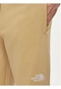 The North Face Spodnie dresowe Nse Light NF0A4T1F Beżowy Regular Fit. Kolor: beżowy. Materiał: bawełna #7