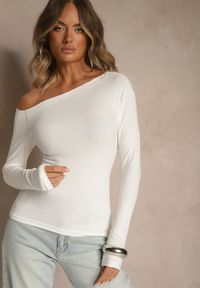 Renee - Biała Bluzka z Wiskozy z Dekoltem o Asymetrycznym Kroju Emmea. Kolor: biały. Materiał: wiskoza. Styl: klasyczny #3