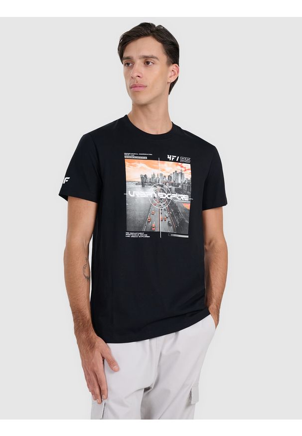 4f - 4F T-shirt regular z nadrukiem męski - czarny L. Kolor: czarny. Materiał: skóra, bawełna. Wzór: nadruk