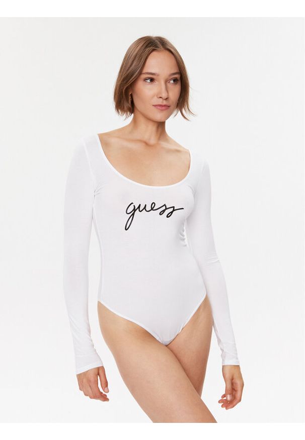 Guess Body O3BM03 KBBU1 Biały Slim Fit. Kolor: biały