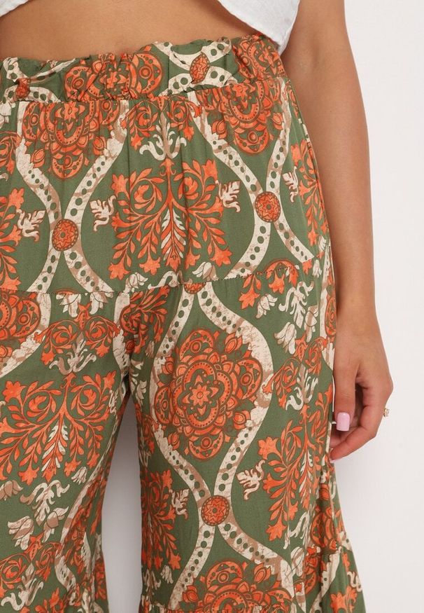 Born2be - Zielono-Pomarańczowe Szerokie Wiskozowe Spodnie z Wysokim Stanem i Gumką w Talii Risettesna. Okazja: na co dzień. Stan: podwyższony. Kolor: zielony. Materiał: wiskoza. Sezon: lato. Styl: casual