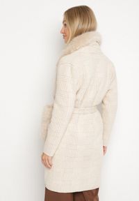 Born2be - Beżowy Elegancki Płaszcz z Wiskozą z Wiązanym Paskiem i Futerkiem Lannorela. Okazja: na spotkanie biznesowe, do pracy. Kolor: beżowy. Materiał: wiskoza, futro. Styl: elegancki #7