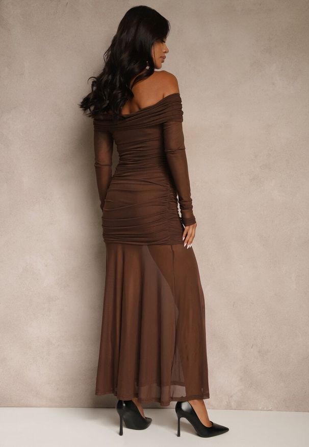 Renee - Brązowa Koktajlowa Sukienka z Prześwitującymi Rękawami i Marszczeniem Haludea. Okazja: na imprezę. Kolor: brązowy. Styl: wizytowy