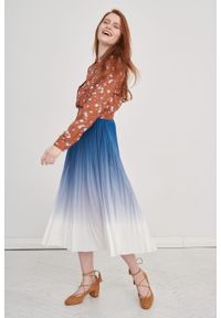 blue shadow - Sukienka Lilkay BS Cynamon. Materiał: poliester, wiskoza, tkanina. Długość rękawa: krótki rękaw. Wzór: kwiaty. Typ sukienki: plisowane, proste, koszulowe. Styl: elegancki, vintage, klasyczny