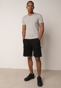 Born2be - Czarne Szorty z Bawełną w Stylu Safari z Kieszeniami Cargo Sabririla. Okazja: na co dzień. Kolor: czarny. Materiał: bawełna. Długość: długie. Sezon: lato. Styl: casual #7