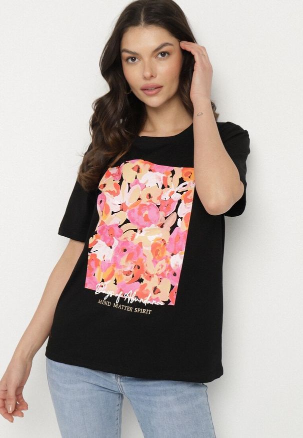 Born2be - Czarny T-shirt z Aplikacją 3D Eohna. Okazja: na co dzień. Kolor: czarny. Materiał: jeans. Wzór: aplikacja. Styl: sportowy, klasyczny, casual