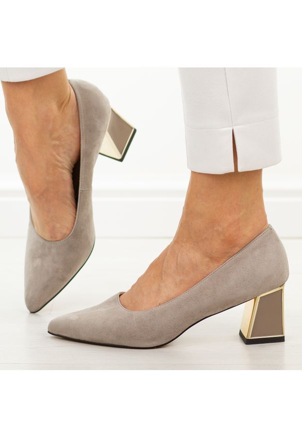 Beżowe skórzane czółenka damskie Vinceza 66921. Okazja: na co dzień, do pracy. Kolor: beżowy. Materiał: skóra, zamsz. Sezon: wiosna, lato, jesień. Obcas: na słupku. Styl: casual, klasyczny, elegancki