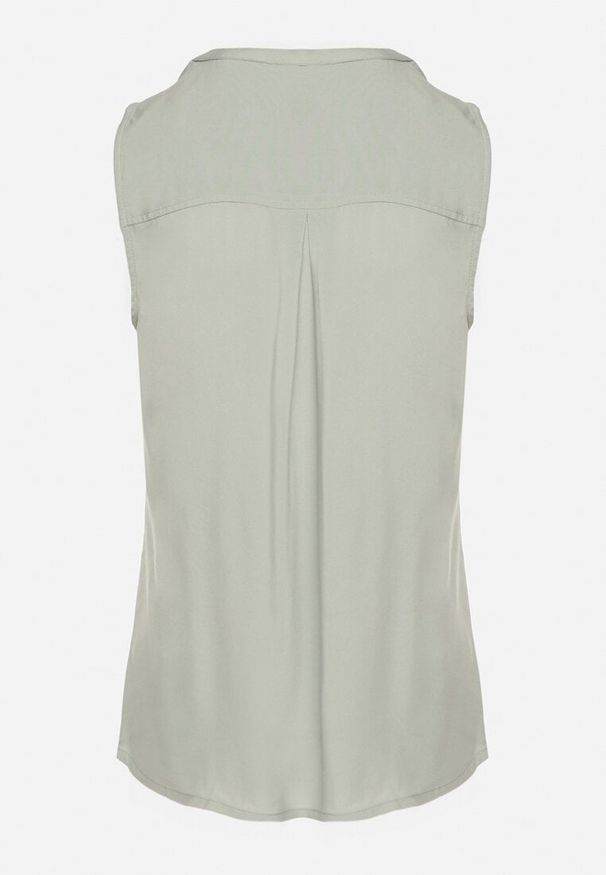 Born2be - Zielona Wiskozowa Bluzka Ozdobiona Wycięciem Tilonira. Okazja: na co dzień. Kolor: zielony. Materiał: wiskoza. Wzór: aplikacja. Styl: klasyczny, casual, elegancki