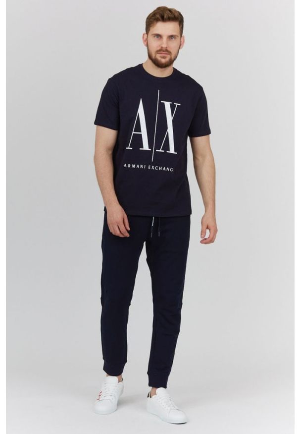 Armani Exchange - ARMANI EXCHANGE Granatowy t-shirt męski z dużym logo, Rozmiar M. Kolor: niebieski. Materiał: prążkowany