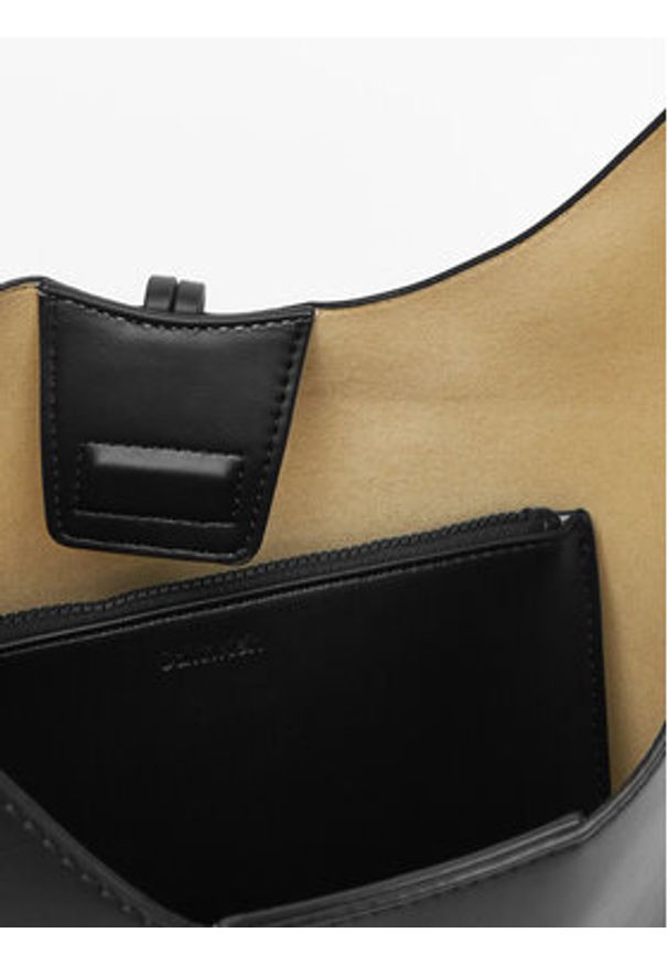 Calvin Klein Jeans Torebka Stone Lock Slouchy Small Shoulde LV04K3176G Czarny. Kolor: czarny. Materiał: skórzane