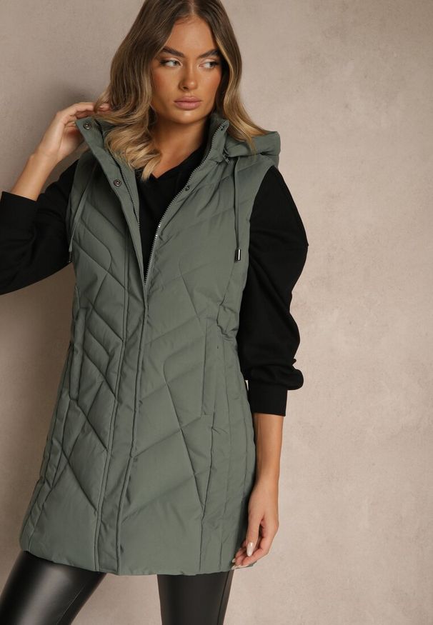 Renee - Zielona Pikowana Kamizelka o Taliowanym Kroju z Kapturem Tulonea. Okazja: na co dzień. Typ kołnierza: kaptur. Kolor: zielony. Materiał: jeans. Styl: casual