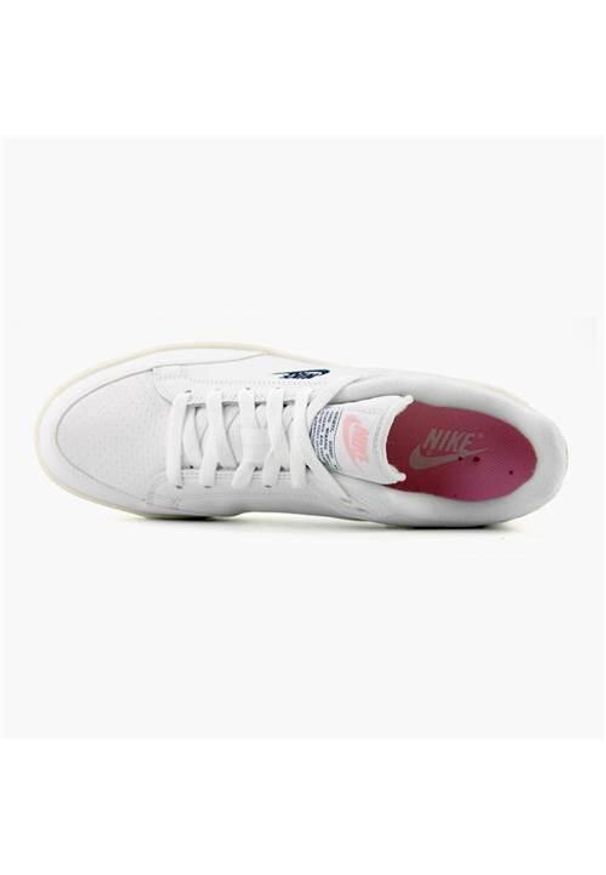 Buty do chodzenia męskie Nike Grandstand II. Zapięcie: sznurówki. Kolor: biały. Materiał: skóra, tkanina, guma. Szerokość cholewki: normalna. Sport: turystyka piesza