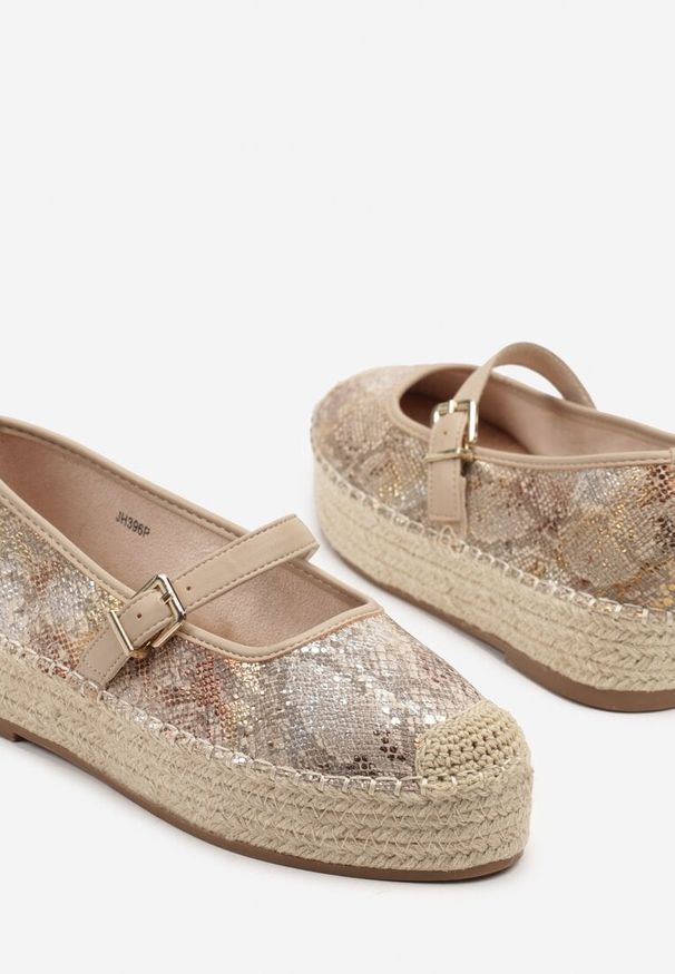 Renee - Beżowe Wężowe Espadryle z Plecionką i Paskiem Fevolise. Okazja: na co dzień, na plażę, na spacer. Zapięcie: pasek. Kolor: beżowy. Materiał: jeans. Sezon: lato. Obcas: na platformie. Styl: casual, elegancki